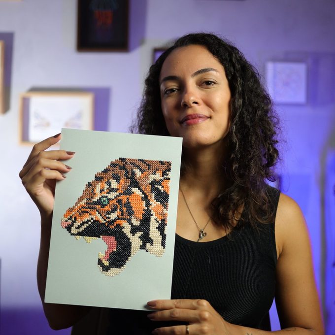 Dani, tu profesora de bordado en papel