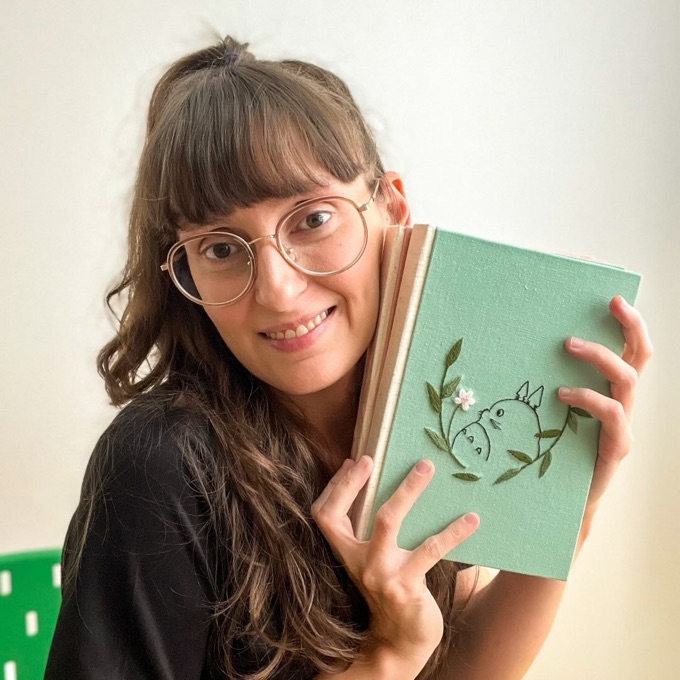 Tu profesora de bordado en papel